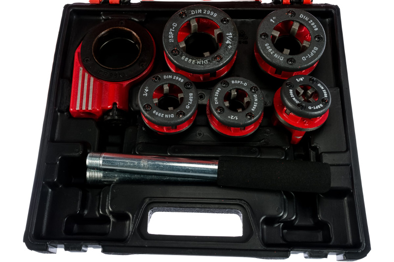 Набор клуппов и плашкодержатель с трещоткой 8 предметов Matrix 77332 Набор клуппов и плашкодержатель с трещоткой 8 предметов Matrix 77332